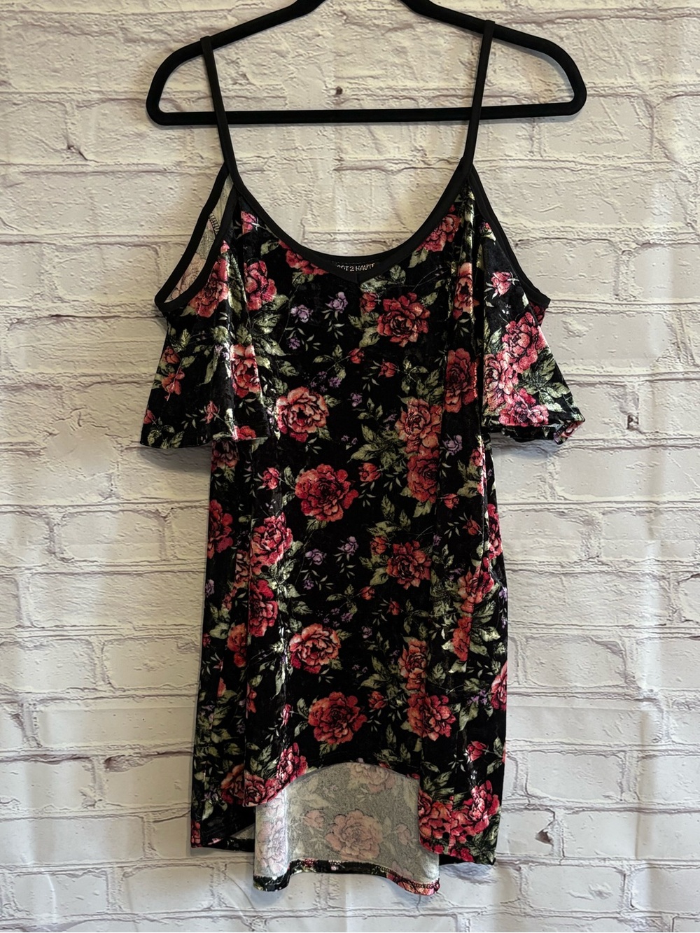 🌿5/$25 Women's Black and Pink Floral Cold Shoulder Top